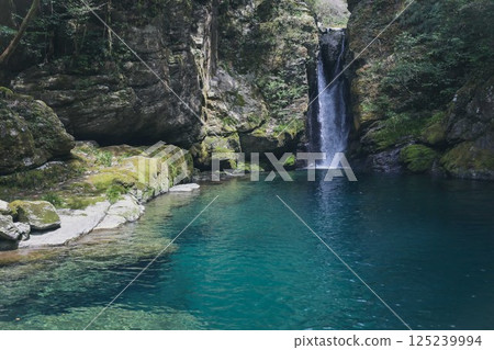 Nikobuchi Falls on the Niyodo River in Kochi Prefecture 125239994