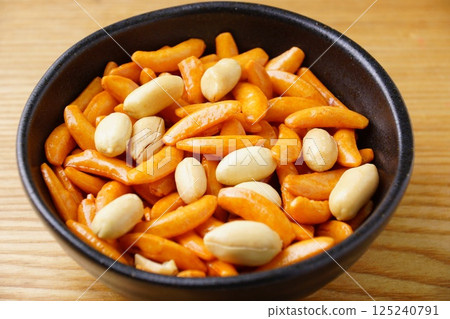Persimmon pea Persimmon pea 125240791