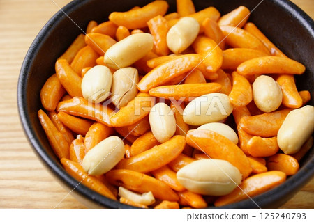 Persimmon pea Persimmon pea 125240793