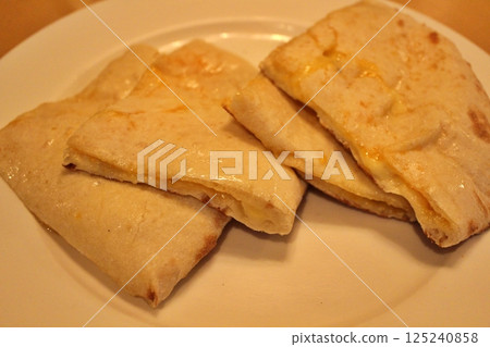 印度菜：起司烤餅（切塊） 125240858