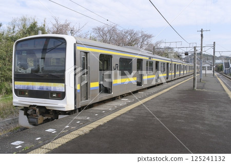 Uchibo Line 209 series train stopping at Kazusaminato Station Uchibo Line 209 series train stopping at Kazusaminato Station 125241132