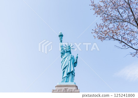 Statue of Liberty in Oirase Town, Aomori Prefecture, spring scenery 125241800