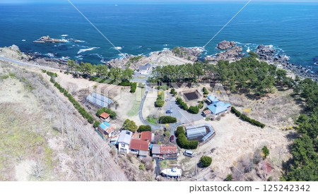 青森縣種差海岸春季的空拍照片，由八戶市無人機拍攝 125242342