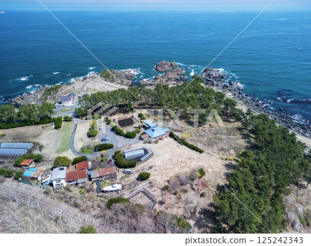 青森縣種差海岸春季的空拍照片，由八戶市無人機拍攝 125242343