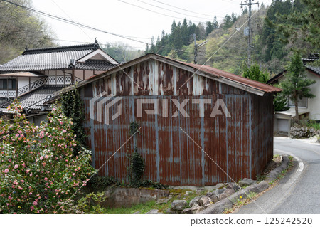 日本岡山縣新見市的一座非常古老而美麗的建築 125242520