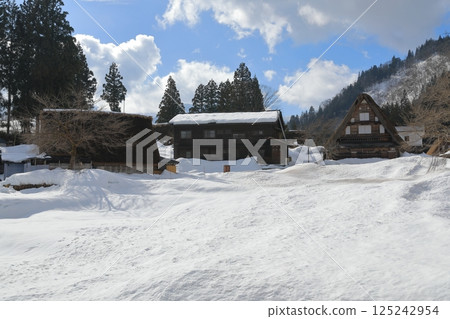 相倉合掌村的美麗雪景 125242954