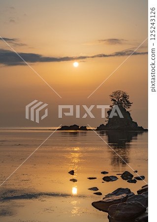 (Toyama Prefecture) Amaharashi Beach Sunrise 125243126