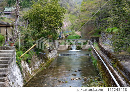 日本岡山縣春天山村的美麗風景 125243458