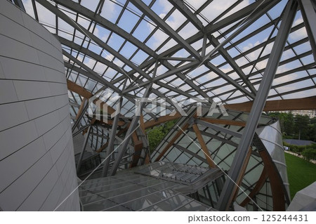 位於布洛涅森林的路易威登基金會內部 125244431