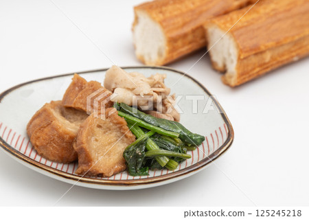 油麵筋和煮熟的油麵筋的庫存照片 油麵筋和煮熟的油麵筋的庫存照片 125245218