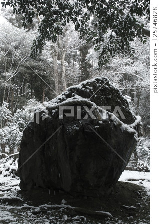 A sacred rock that dwells in the gods A sacred rock that dwells in the gods 125246828