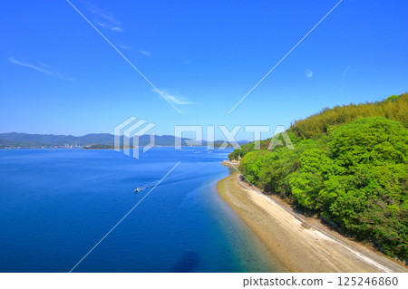 Spring scenery of Setouchi seen from Oshiba Bridge 125246860