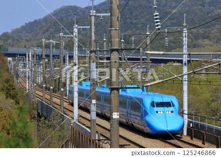 新幹線列車採用熱門動漫圖案設計 新幹線列車採用熱門動漫圖案設計 125246866