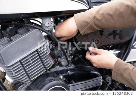 Motorcycle, vintage car, maintenance 125248362