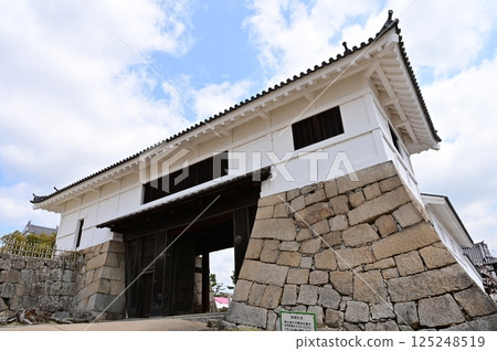 Muscle iron gate (Fukuyama Castle) 125248519