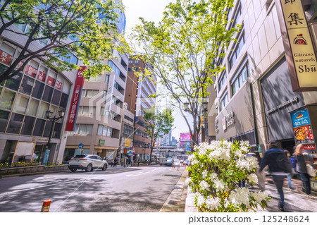 Tokyo cityscape in Japan: View of Shibuya Station and Miyamasuzakashita intersection from Miyamasuzaka with fresh greenery Tokyo cityscape in Japan: View of Shibuya Station and Miyamasuzakashita intersection from Miyamasuzaka with fresh greenery 125248624
