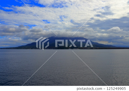View of Sakurajima and Kinko Bay from the ferry (Kagoshima) 125249905