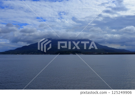 View of Sakurajima and Kinko Bay from the ferry (Kagoshima) 125249906