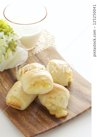 起司麵包和牛奶 起司麵包和牛奶 125250041