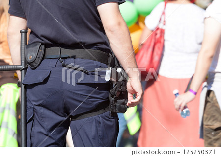 Police officer on duty 125250371