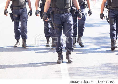 Armed police patrol 125250400