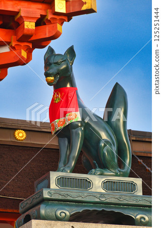 京都伏見稻荷大社的守護狐狸（京都府京都市伏見區） 125251444