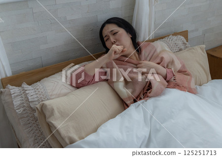 A woman holding her head due to poor health 125251713