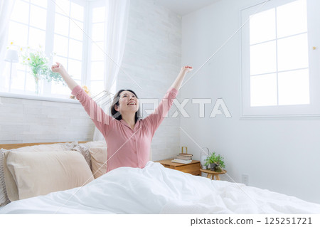 Morning awakening, woman, 40s 125251721