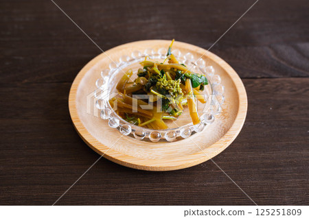 Pickled flower wasabi in soy sauce 125251809