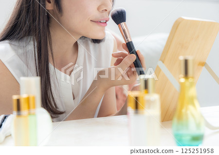 中年婦女妝 125251958