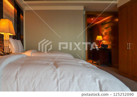 Luxury Hotel Ritz-Carlton Tokyo guest room twin bedroom 125252090