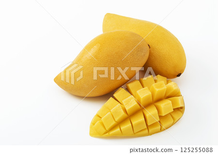 Flower-cut Thai mango Flower-cut Thai mango 125255088