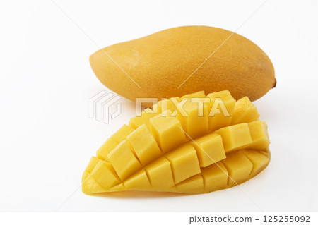 Flower-cut Thai mango Flower-cut Thai mango 125255092