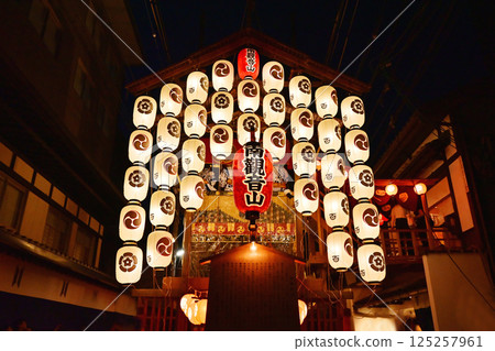 Kyoto Gion Festival, Kyoto's summer festival, one of Japan's three major festivals, night view of the Gion Festival, Yoiyama scenery, lanterns shining in the night sky Kyoto Gion Festival, Kyoto's summer festival, one of Japan's three major festivals, night view of the Gion Festival, Yoiyama scenery, lanterns shining in the night sky 125257961