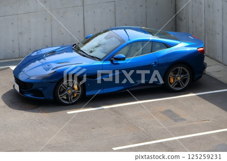 藍色跑車形象 藍色跑車形象 125259231