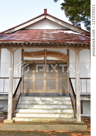 初春時節拍攝北海道北斗市櫻台神社境內 125259321