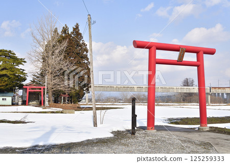初春時節拍攝北海道北斗市櫻台神社境內 125259333