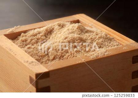 Rice bran 125259833