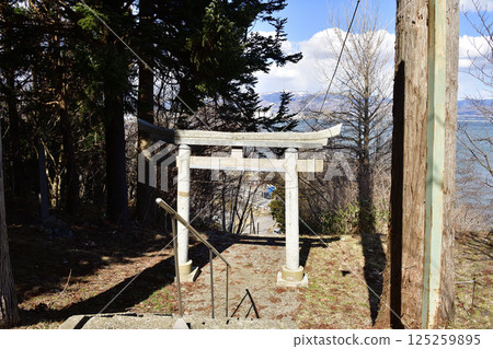 Photographing the grounds of Tomikawa Hachimangu Shrine in Hokuto, Hokkaido in early spring Photographing the grounds of Tomikawa Hachimangu Shrine in Hokuto, Hokkaido in early spring 125259895