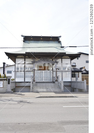 拍攝北海道函館市十龍山妙見寺的春天風景 125260289