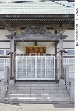 拍攝北海道函館市十龍山妙見寺的春天風景 拍攝北海道函館市十龍山妙見寺的春天風景 125260298