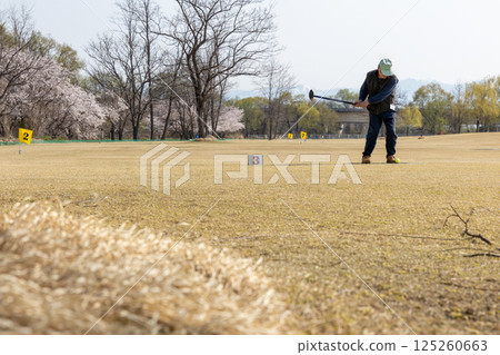 Elderly people playing grand golf Elderly people playing grand golf 125260663