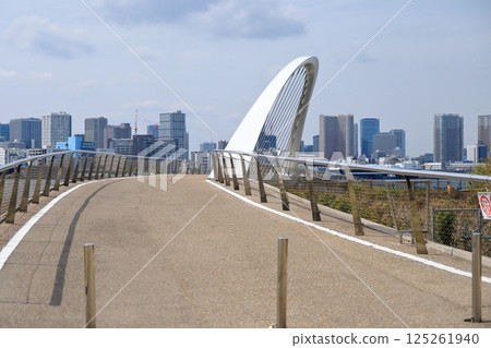 潮風公園的潮風橋（東京品川區） 125261940