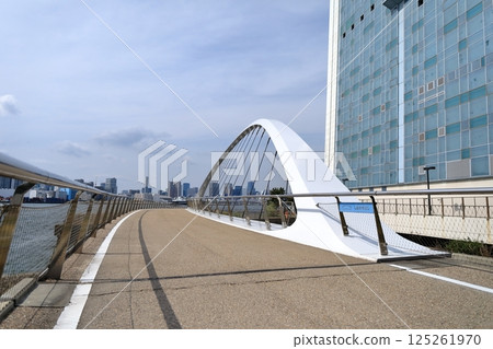 潮風公園的潮風橋(東京品川區) 潮風公園的潮風橋(東京品川區) 125261970