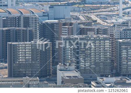 風景在從摩天大樓看的城市的中心 125262061