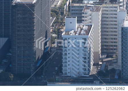 風景在從摩天大樓看的城市的中心 風景在從摩天大樓看的城市的中心 125262062