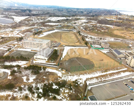 初春時節北海道江差町江差高中的鳥瞰圖 125262430