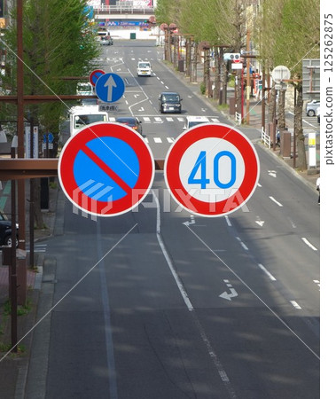 道路標誌 道路標誌 125262875