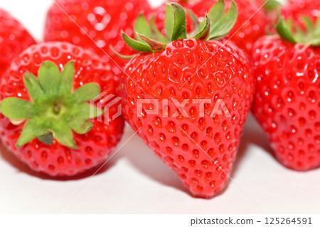 香甜可口的草莓（埼玉縣產的阿瑪蘭） 125264591