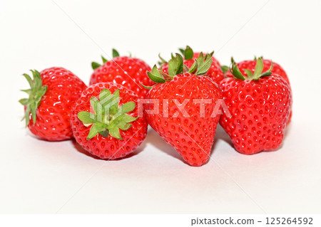 香甜可口的草莓（埼玉縣產的阿瑪蘭） 125264592